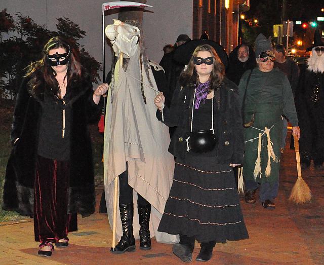 11a tyrfire samhain-2011-asheville-flashrite-pubmoot 02 DSC 3858